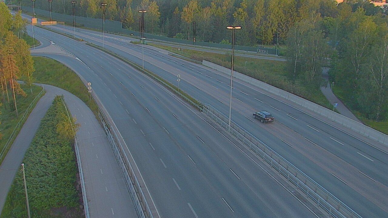 Weather Camera Image Road 101 Helsinki, Vihdintien risteys, Helsinki, Uusimaa